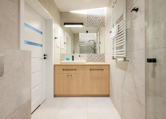 Raclawicka 7 Superior By Bookinghost