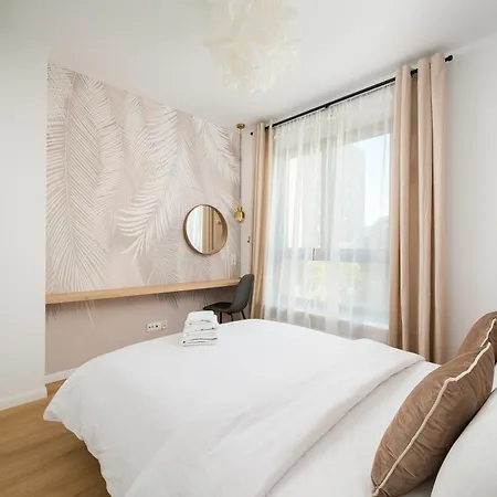 Raclawicka 7 Superior By Bookinghost * Varsovie