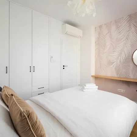 Raclawicka 7 Superior By Bookinghost Varsovie